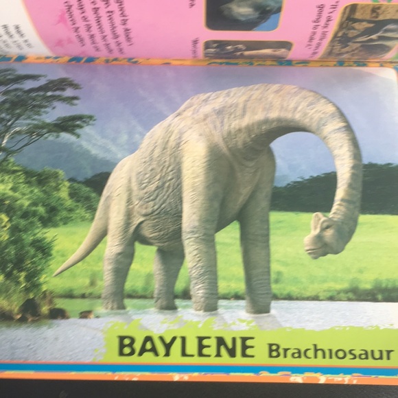 Dinosaur: Pull-Out Posters and Trading Cards Book - Picture 13 of 16